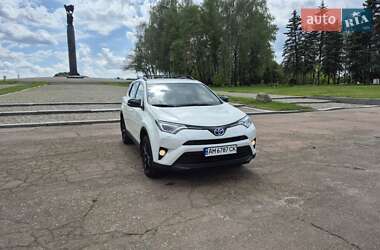 Позашляховик / Кросовер Toyota RAV4 2018 в 