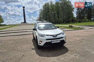 Позашляховик / Кросовер Toyota RAV4 2018 в 