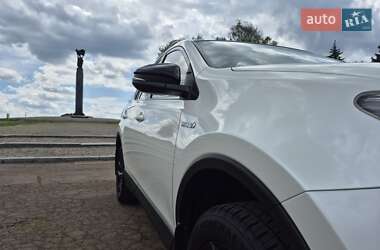 Позашляховик / Кросовер Toyota RAV4 2018 в 