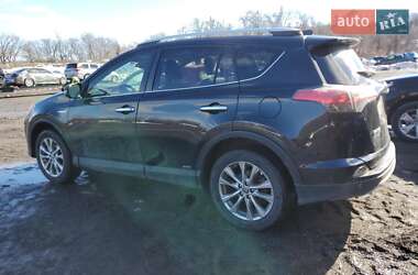 Внедорожник / Кроссовер Toyota RAV4 2015 в 