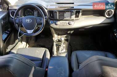Внедорожник / Кроссовер Toyota RAV4 2015 в 