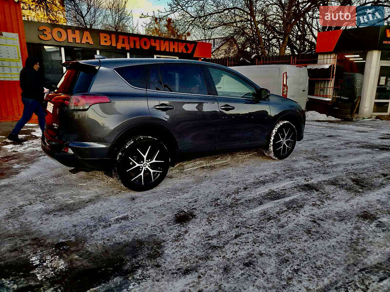 Позашляховик / Кросовер Toyota RAV4 2017 в Києві