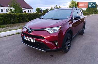 Внедорожник / Кроссовер Toyota RAV4 2017 в Ровно