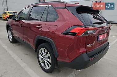 Позашляховик / Кросовер Toyota RAV4 2020 в 