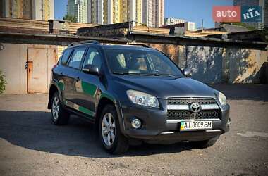Позашляховик / Кросовер Toyota RAV4 2010 в Києві