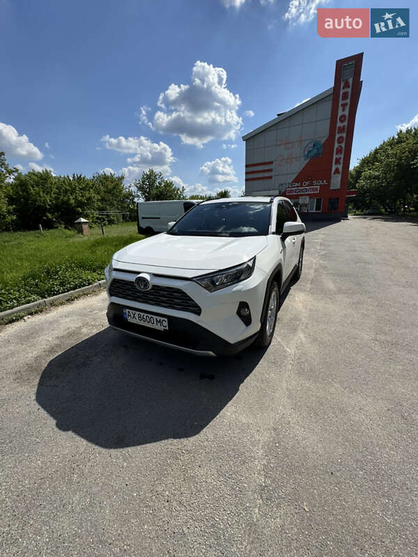 Внедорожник / Кроссовер Toyota RAV4 2019 в Харькове