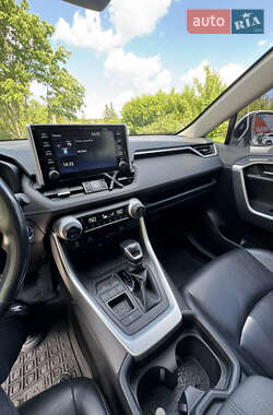Позашляховик / Кросовер Toyota RAV4 2019 в 