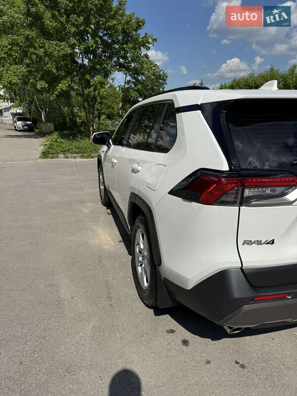 Внедорожник / Кроссовер Toyota RAV4 2019 в Харькове