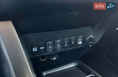 Внедорожник / Кроссовер Toyota RAV4 2014 в 
