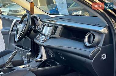 Внедорожник / Кроссовер Toyota RAV4 2014 в 