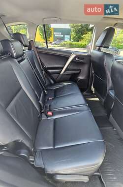 Внедорожник / Кроссовер Toyota RAV4 2013 в 