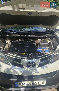 Внедорожник / Кроссовер Toyota RAV4 2013 в 