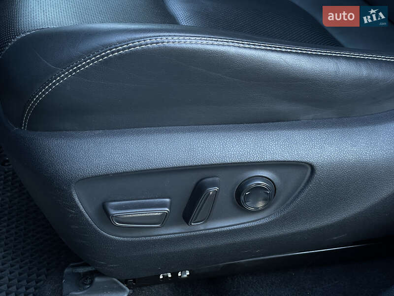 Внедорожник / Кроссовер Toyota RAV4 2019 в Одессе