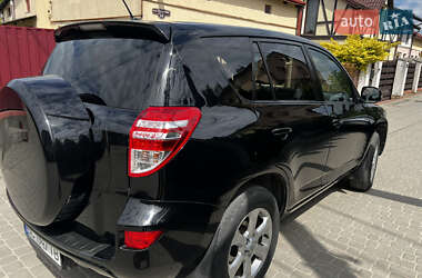 Внедорожник / Кроссовер Toyota RAV4 2010 в 