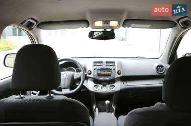 Позашляховик / Кросовер Toyota RAV4 2010 в 