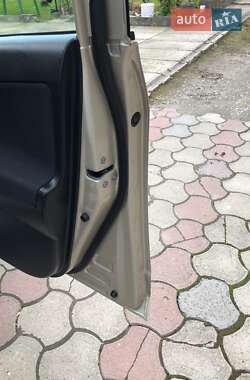 Внедорожник / Кроссовер Toyota RAV4 2008 в 
