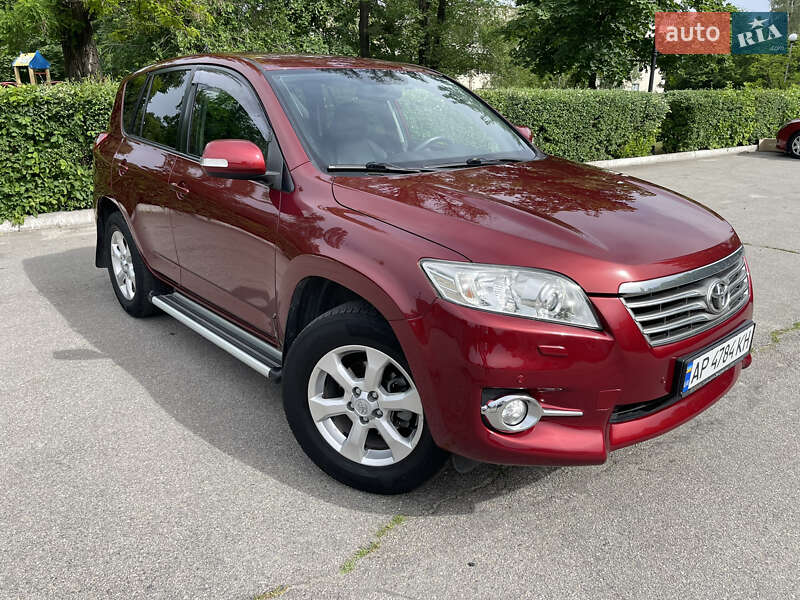 Внедорожник / Кроссовер Toyota RAV4 2010 в 