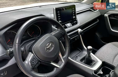 Позашляховик / Кросовер Toyota RAV4 2020 в 