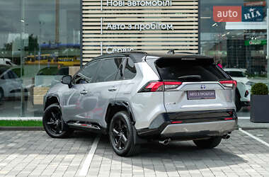Внедорожник / Кроссовер Toyota RAV4 2020 в 