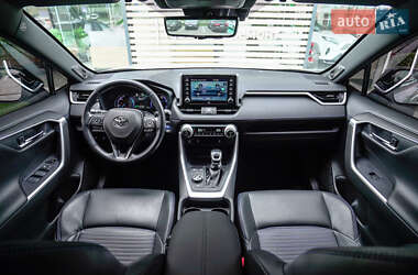 Внедорожник / Кроссовер Toyota RAV4 2020 в 