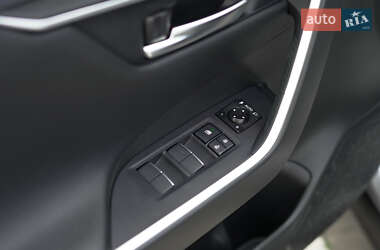 Внедорожник / Кроссовер Toyota RAV4 2020 в 