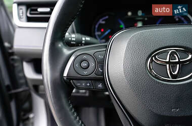 Внедорожник / Кроссовер Toyota RAV4 2020 в 