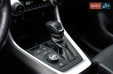 Внедорожник / Кроссовер Toyota RAV4 2020 в 