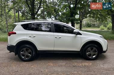 Позашляховик / Кросовер Toyota RAV4 2015 в 