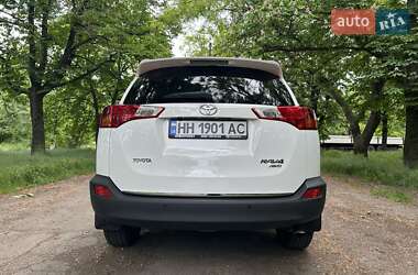 Позашляховик / Кросовер Toyota RAV4 2015 в 