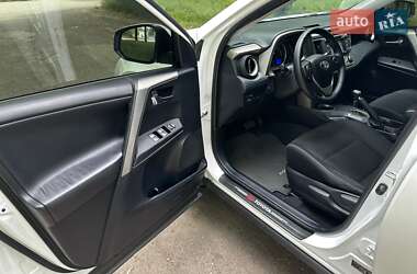 Позашляховик / Кросовер Toyota RAV4 2015 в 