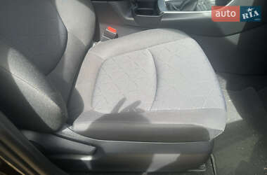 Внедорожник / Кроссовер Toyota RAV4 2020 в 