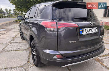 Позашляховик / Кросовер Toyota RAV4 2016 в 