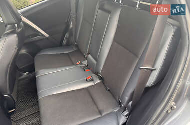 Позашляховик / Кросовер Toyota RAV4 2016 в 