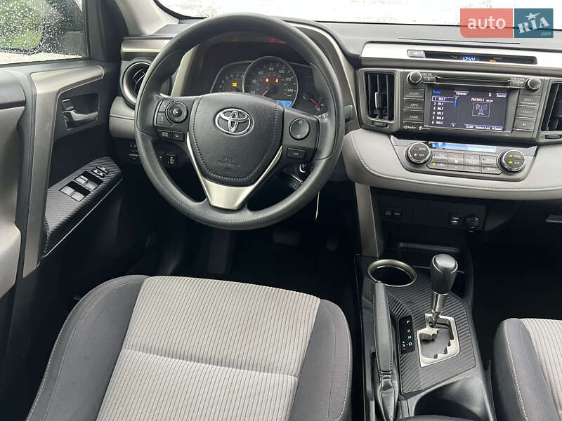Внедорожник / Кроссовер Toyota RAV4 2015 в Киеве