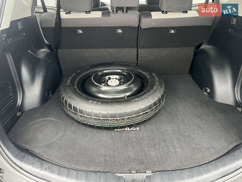 Внедорожник / Кроссовер Toyota RAV4 2015 в Киеве