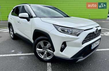 Позашляховик / Кросовер Toyota RAV4 2020 в 