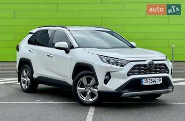 Позашляховик / Кросовер Toyota RAV4 2020 в 