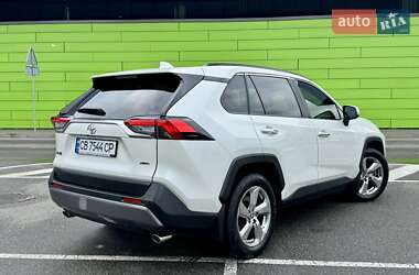 Позашляховик / Кросовер Toyota RAV4 2020 в 