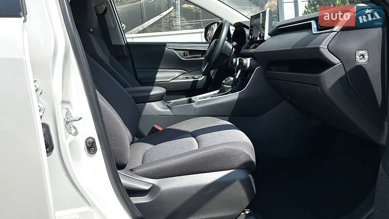 Внедорожник / Кроссовер Toyota RAV4 2021 в Черновцах