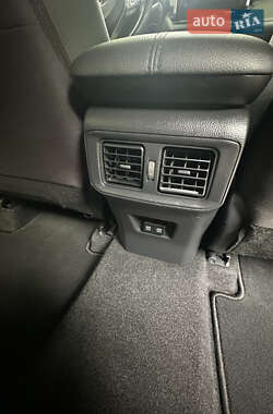 Позашляховик / Кросовер Toyota RAV4 2020 в 