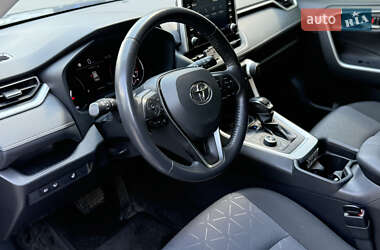 Внедорожник / Кроссовер Toyota RAV4 2020 в 