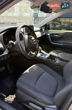 Внедорожник / Кроссовер Toyota RAV4 2020 в 
