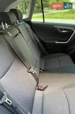 Внедорожник / Кроссовер Toyota RAV4 2020 в 