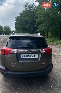 Внедорожник / Кроссовер Toyota RAV4 2014 в 