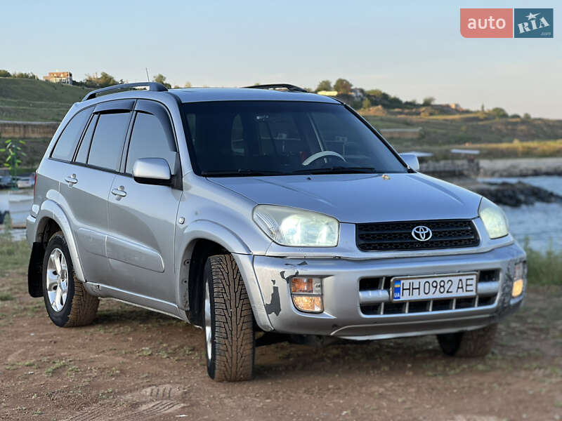 Внедорожник / Кроссовер Toyota RAV4 2003 в 