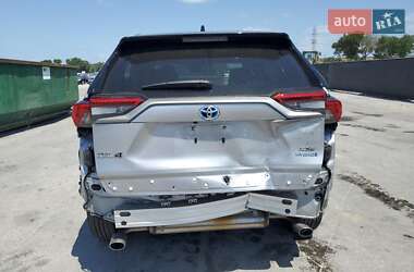 Позашляховик / Кросовер Toyota RAV4 2023 в 