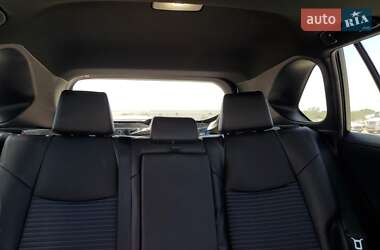 Позашляховик / Кросовер Toyota RAV4 2023 в 