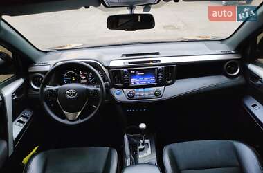 Внедорожник / Кроссовер Toyota RAV4 2018 в 