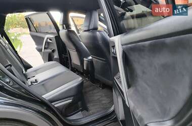 Внедорожник / Кроссовер Toyota RAV4 2018 в 