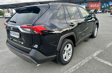 Позашляховик / Кросовер Toyota RAV4 2020 в 